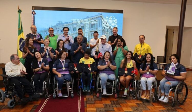 Paratletas que representaram o Espírito Santo em Paris são recepcionados no Palácio Anchieta