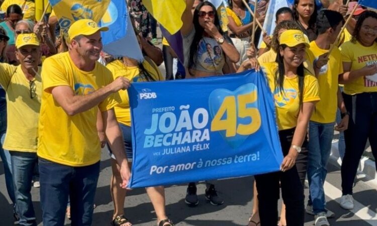 [Eleições 2024] Em Itapemirim, João Bechara faz campanha em Campo Acima ao lado de apoiadores