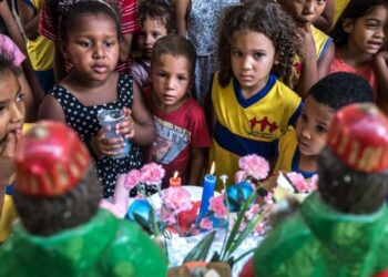 [26 de setembro] Distribuir doces no “Dia de Cosme e Damião” é tradição católica ou de matriz africana?