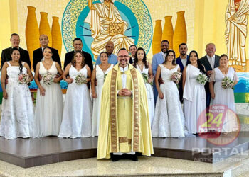 Casais celebram o amor em casamento comunitário em Cachoeiro (ES)