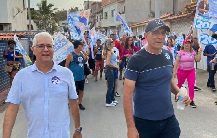 [Eleições 2024] No último dia de campanha, Marquinhos Assad e Edinho pecorrem ruas e fazem carreata em Anchieta