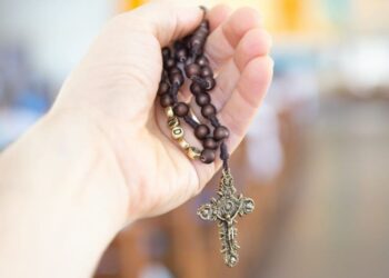 Em outubro, Igreja Católica celebra o mês do Rosário