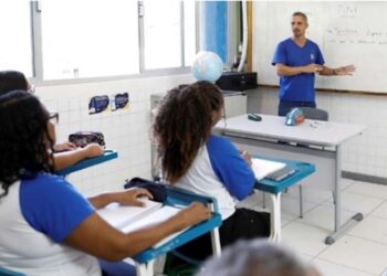 [Vitória] Professor une conhecimento e dedicação para traduzir amor pela profissão