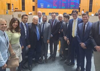 Ferraço é recebido em clima de festa na Assembleia após eleito prefeito de Cachoeiro