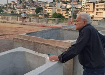 Ferraço visita obras de macrodrenagem na avenida Beira Rio, em Cachoeiro