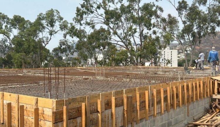 [Cachoeiro] Construção de unidade saúde e de muro de contenção avançam no bairro Recanto