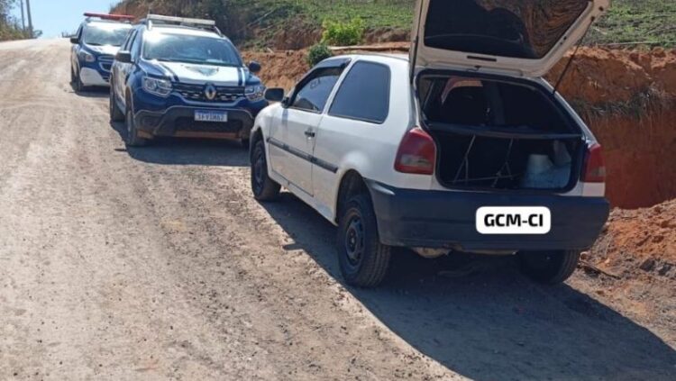 [Cachoeiro] Veículo roubado é recuperado pela Guarda Civil no bairro Village da Luz
