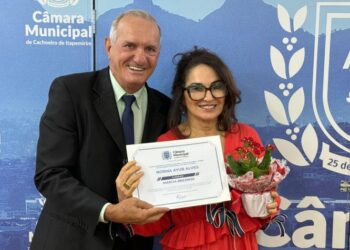 Norma Ayub recebe a comenda por trabalho social em Cachoeiro