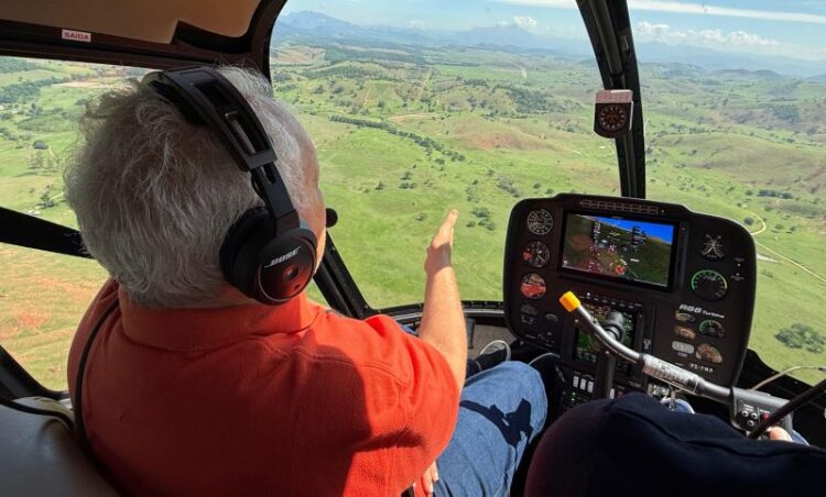 Ferraço faz sobrevoo em Cachoeiro para avaliar implantação de novo polo industrial