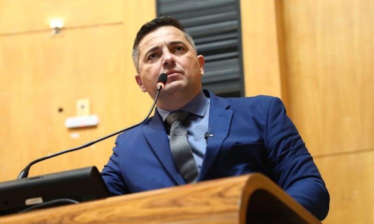 Callegari emplaca lei que prioriza gestantes no momento do parto