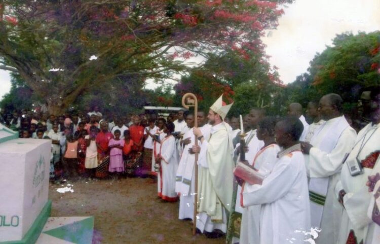Ebook revela memórias do bispo Dom Luiz Fernando Lisboa na África