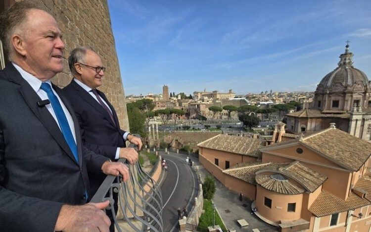 Renato Casagrande se reúne com prefeito de Roma, na Itália