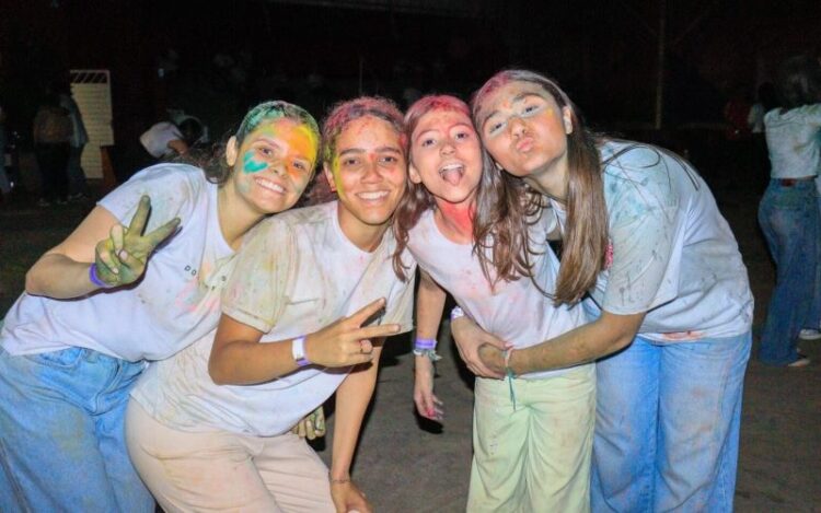 [Atílio Vivácqua] Retiro reúne centenas de jovens na Paróquia Santo Antônio de Pádua