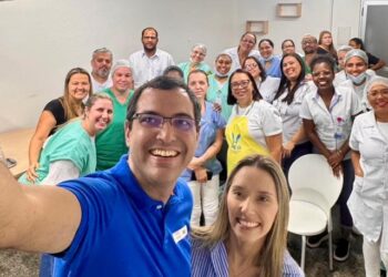 [Cachoeiro] Dr. Bruno e Rafaela Donadeli orientam comunidades sobre prevenção ao câncer