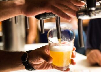 Redução no ICMS sobre bebidas alcoólicas agradou setor capixaba de bares e restaurantes