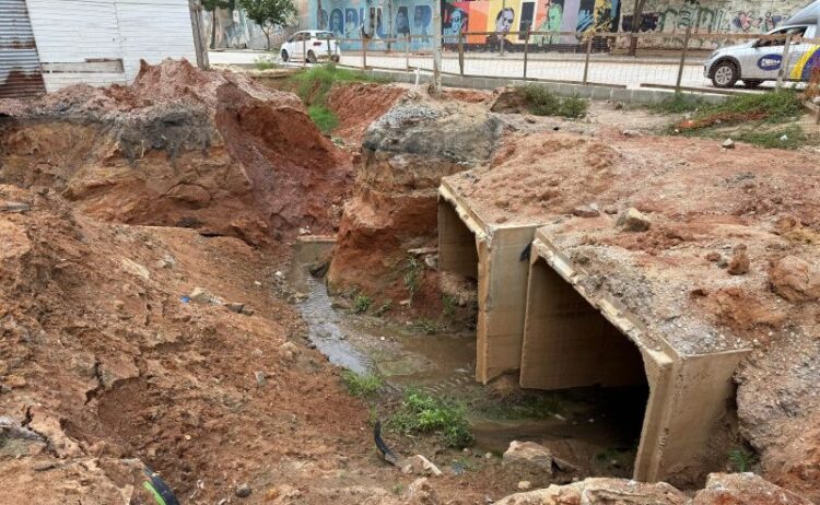 Obras inacabadas e risco de alagamentos preocupam Ferraço