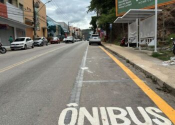 [Cachoeiro] Ponto de ônibus na avenida Jones dos Santos Neves é transferido de local