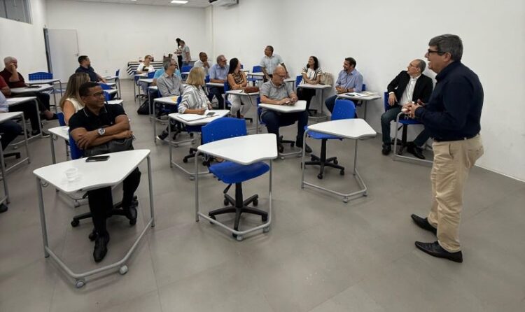 Coordenador da equipe de transição de Ferraço faz reunião com futuros secretários de Cachoeiro