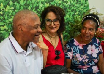 [Cachoeiro] Norma Ayub participa de confraternização de fim de ano em lares de idosos