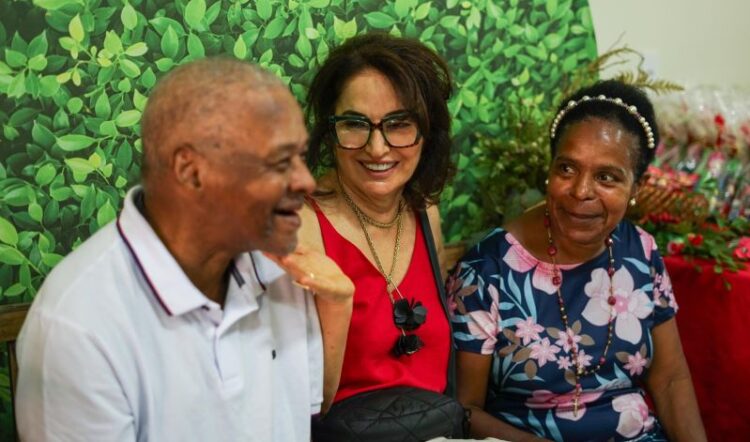 [Cachoeiro] Norma Ayub participa de confraternização de fim de ano em lares de idosos