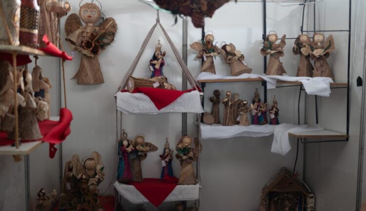 [Cachoeiro] Artesanato foi opção para compras de presentes na Feira da Bondade