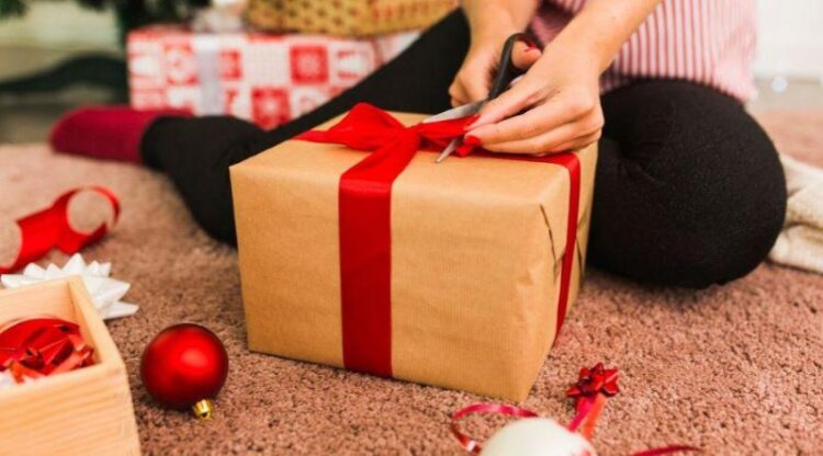 Procon de Vila Velha orienta consumidores sobre trocas de presentes de Natal