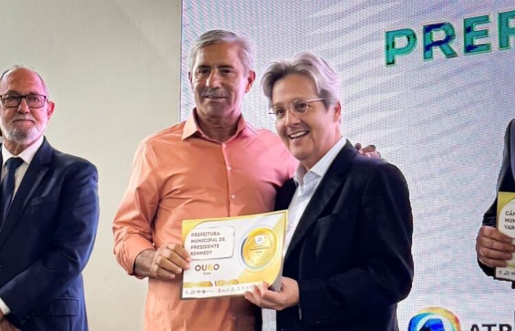 [Kennedy] Prefeito Dorlei Fontão recebe Selo Ouro de Transparência Pública