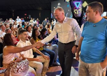 Programa QualificarES realiza formatura de 1.881 alunos na Região Metropolitana