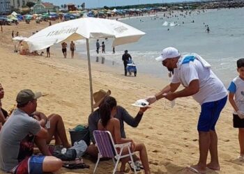 [Marataízes] Paróquia e Prefeitura levam conscientização ambiental e limpeza às praias do município