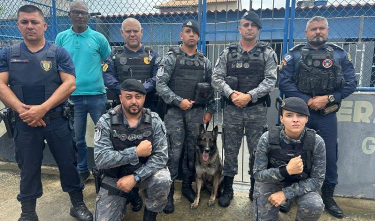 [Marataízes] Guarda Municipal doa o Cão Baruk para GCM de Linhares