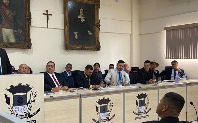 [Itapemirim] Geninho toma posse, mostra força e elege presidente da Câmara Municipal por unanimidade