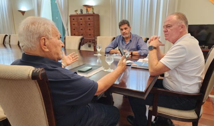 Ferraço e Casagrande discutem projetos estratégicos para Cachoeiro