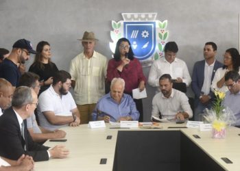 Renata Fiório toma posse como secretária de Saúde de Cachoeiro