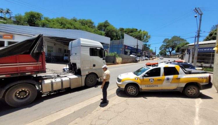 [Cachoeiro] Guarda de trânsito intensifica fiscalização na Avenida Aristides Campos