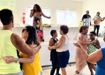 [Marataízes] Centro Renascer reinicia atividades com festa para os idosos