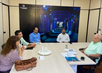 [Cachoeiro] Ferraço debate projetos de qualificação profissional