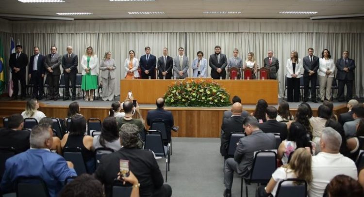 Nova gestão da 2ª Subseção da OAB toma posse prometendo defesa das prerrogativas dos advogados