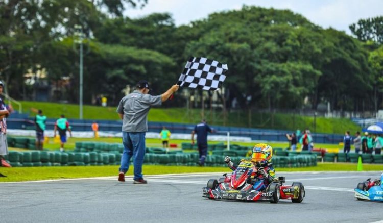 Capixaba vence as duas corridas na abertura da Copa São Paulo Light de Kart