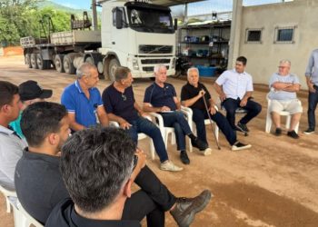 [Cachoeiro] Ferraço faz reunião para discutir projeto de estrada ligando Aeroporto a São Joaquim