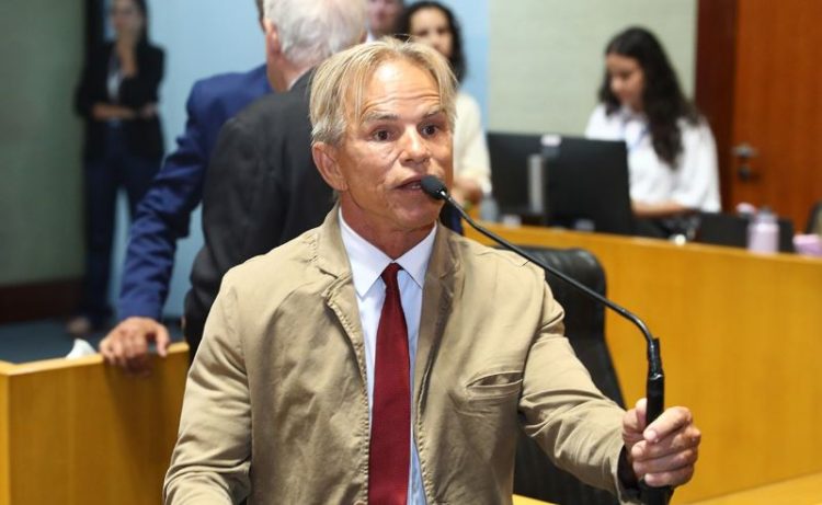 Projeto busca valorizar livros de autores capixabas nas escolas