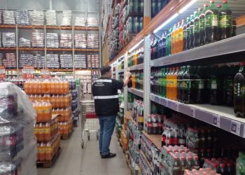 Procon e Vigilância Sanitária fiscalizam supermercados de Cachoeiro