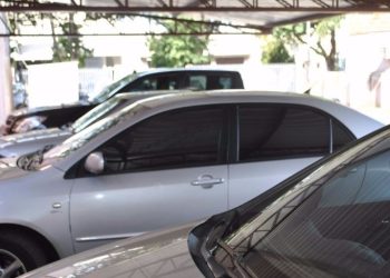 Furtaram a bolsa dentro do carro, o que fazer? Veja a responsabilidade dos estacionamentos privados e públicos