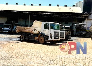 [Cachoeiro] Incêndio atinge empresa de coleta de lixo do município