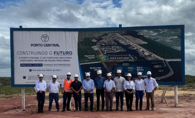 [Kennedy] Obras do Porto Central são visitadas por autoridades de Campos (RJ)