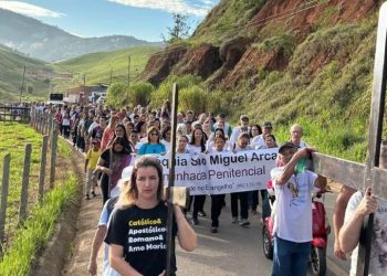 [Guaçuí] Caminhada Penitencial até distrito de São Tiago reuniu centenas de fiéis