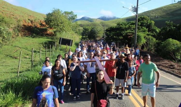 [Muqui] Caminhada Penitencial reuniu centenas de fiéis