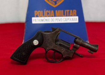 [Cachoeiro] Homem é flagrado com arma de fogo no bairro Costa e Silva