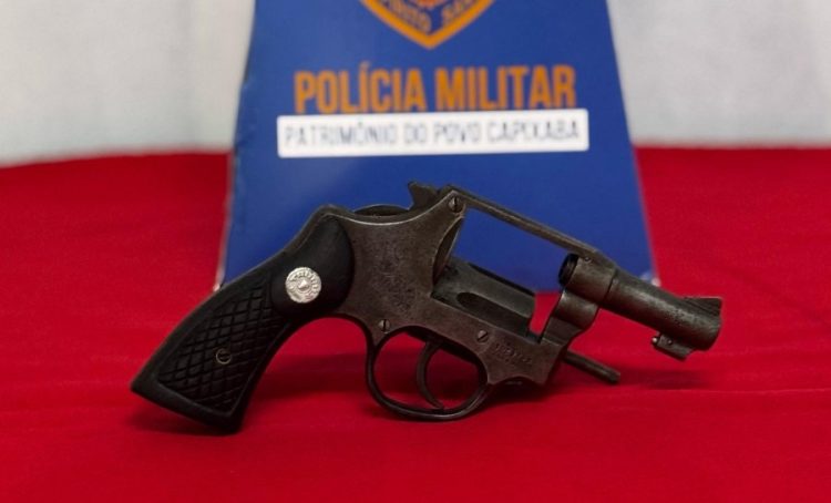 [Cachoeiro] Homem é flagrado com arma de fogo no bairro Costa e Silva