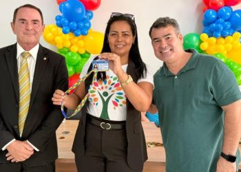 Autistas de Marataízes recebem primeiras 10 Carteiras de Identificação