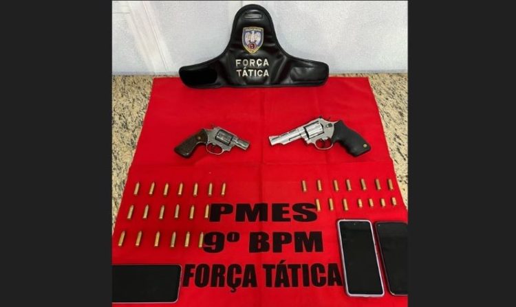 Após troca de tiros, PM apreende armas e detém suspeitos no Valão, em Cachoeiro